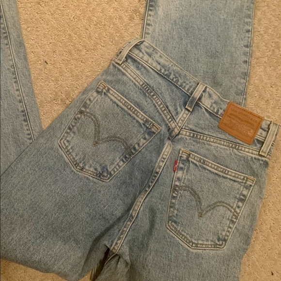 Levi’s Ribcage Jeans - Picture 2 of 4